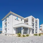 Lovely In With Swimming Pool Apartmán *