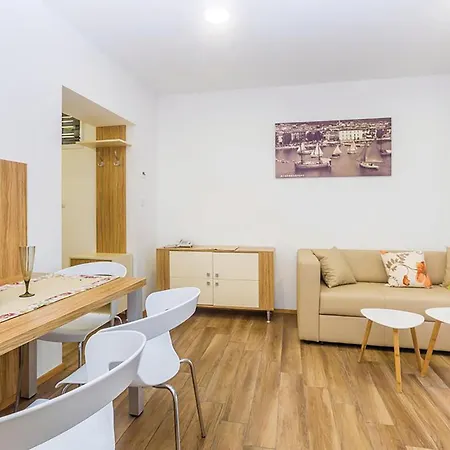 Lovely Apartment In Punat With House Sea View プナト